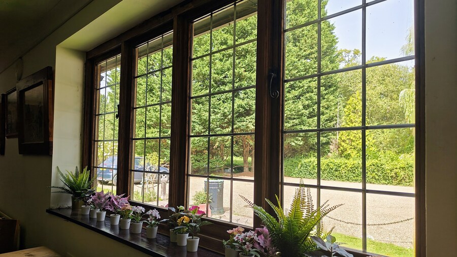 Little Foxes Hotel & Gatwick Airport Parking