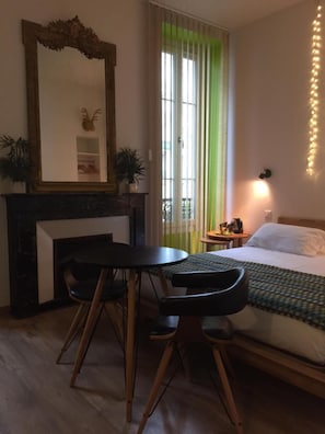 Betten mit Memory-Foam-Matratzen, Minibar, Zimmersafe