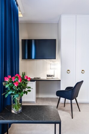 Deluxe Double Room | Minibar, in-room safe, desk, iron/ironing board - Villa Hoff Wellness & SPA Hotel (Rewal)