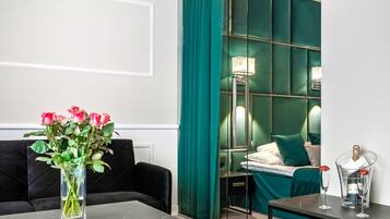 Chambre Double Deluxe | Minibar, coffres-forts dans les chambres, bureau