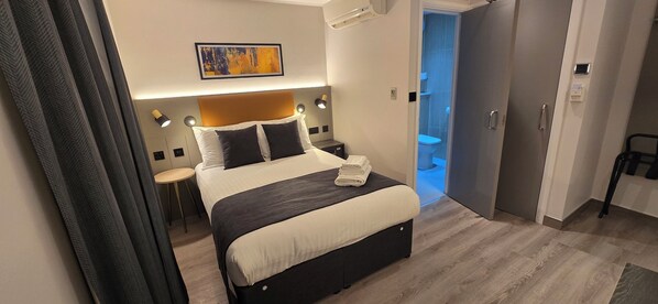 Standard Double Room | In-room safe, desk, laptop workspace, blackout curtains
