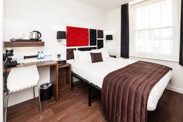 Standard Double Room | In-room safe, desk, blackout drapes, iron/ironing board