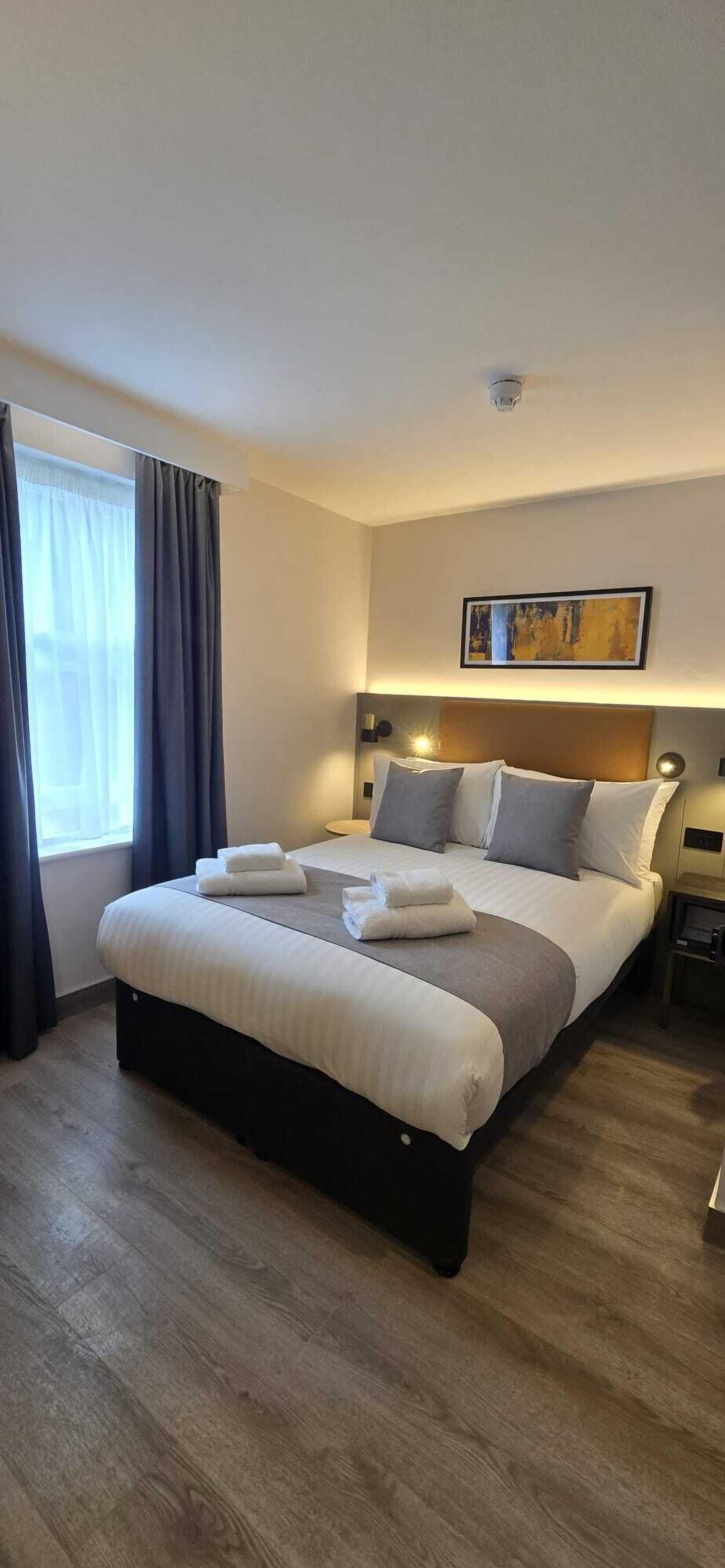 Standard Double Room | In-room safe, desk, laptop workspace, blackout drapes