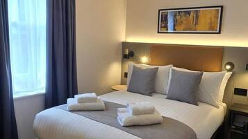 Standard Double Room | In-room safe, desk, laptop workspace, blackout drapes