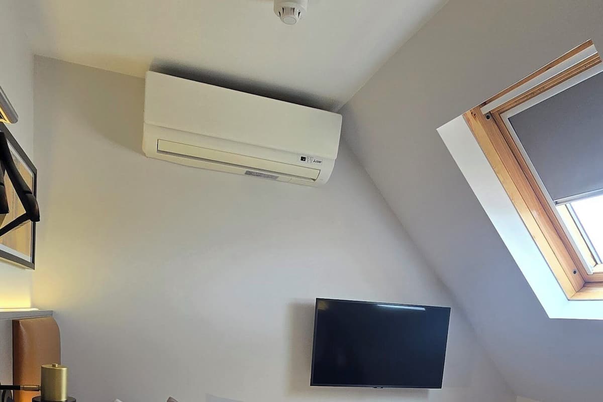 Habitación individual | Caja de seguridad en la habitación y escritorio
