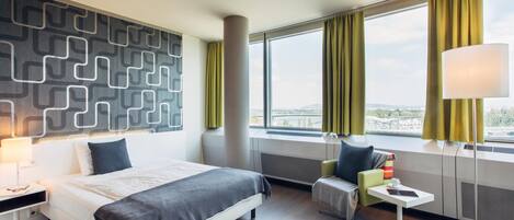 Hypo-allergenic bedding, in-room safe, desk, laptop workspace