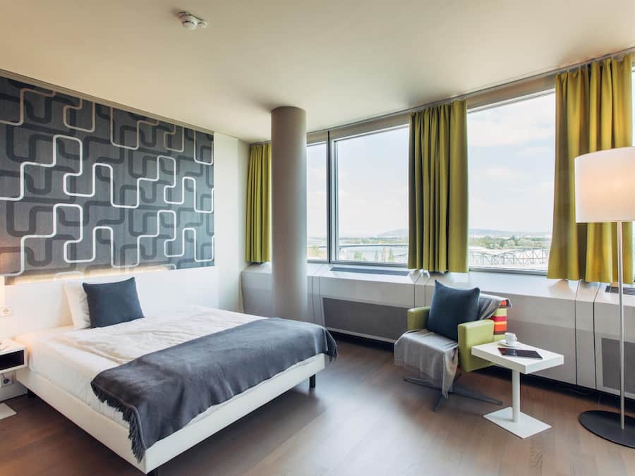 Standardzimmer, Flussblick (Danube) | Allergikerbettwaren, Zimmersafe, Schreibtisch