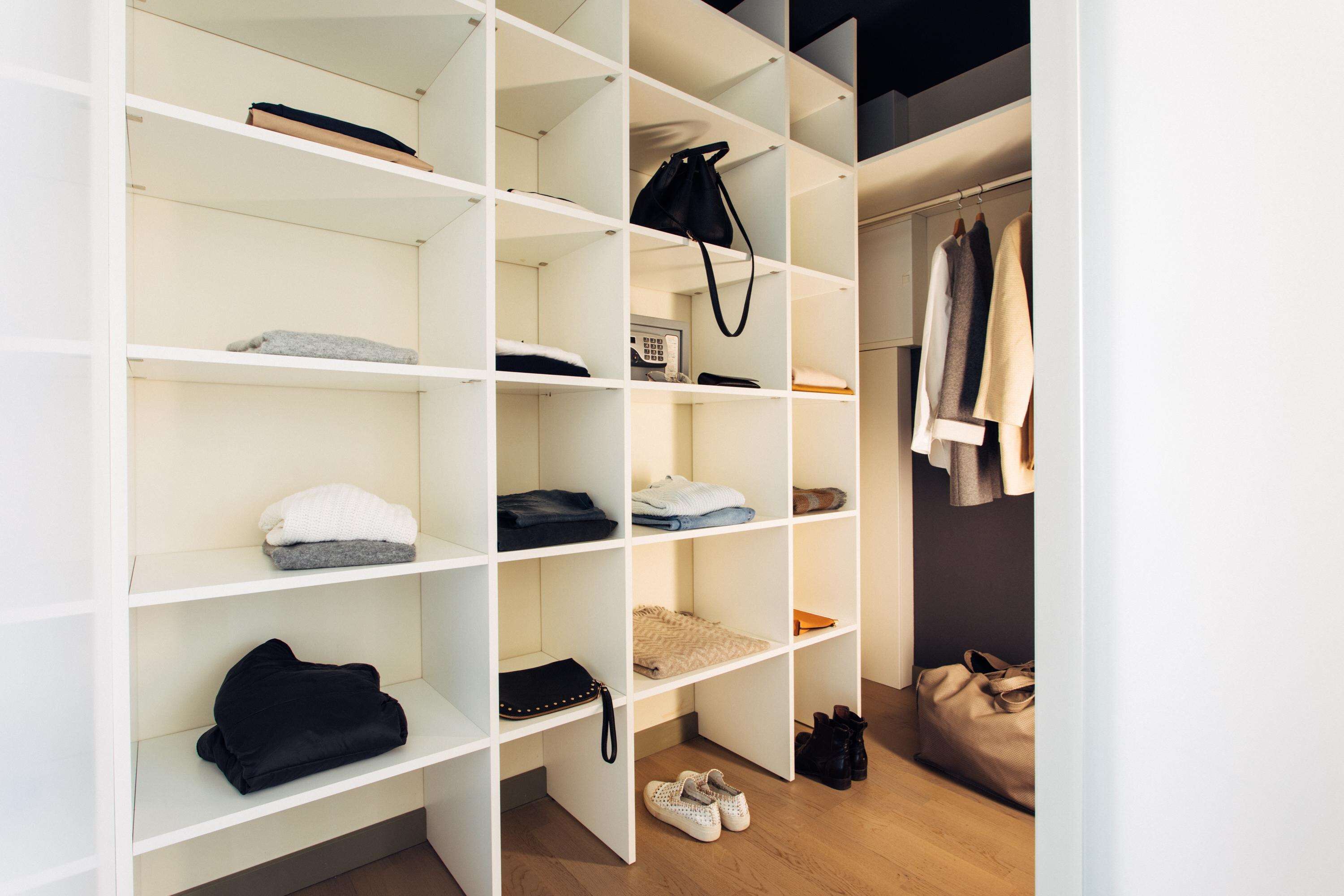 hypo-allergenic bedding, in-room safe, desk, laptop workspace