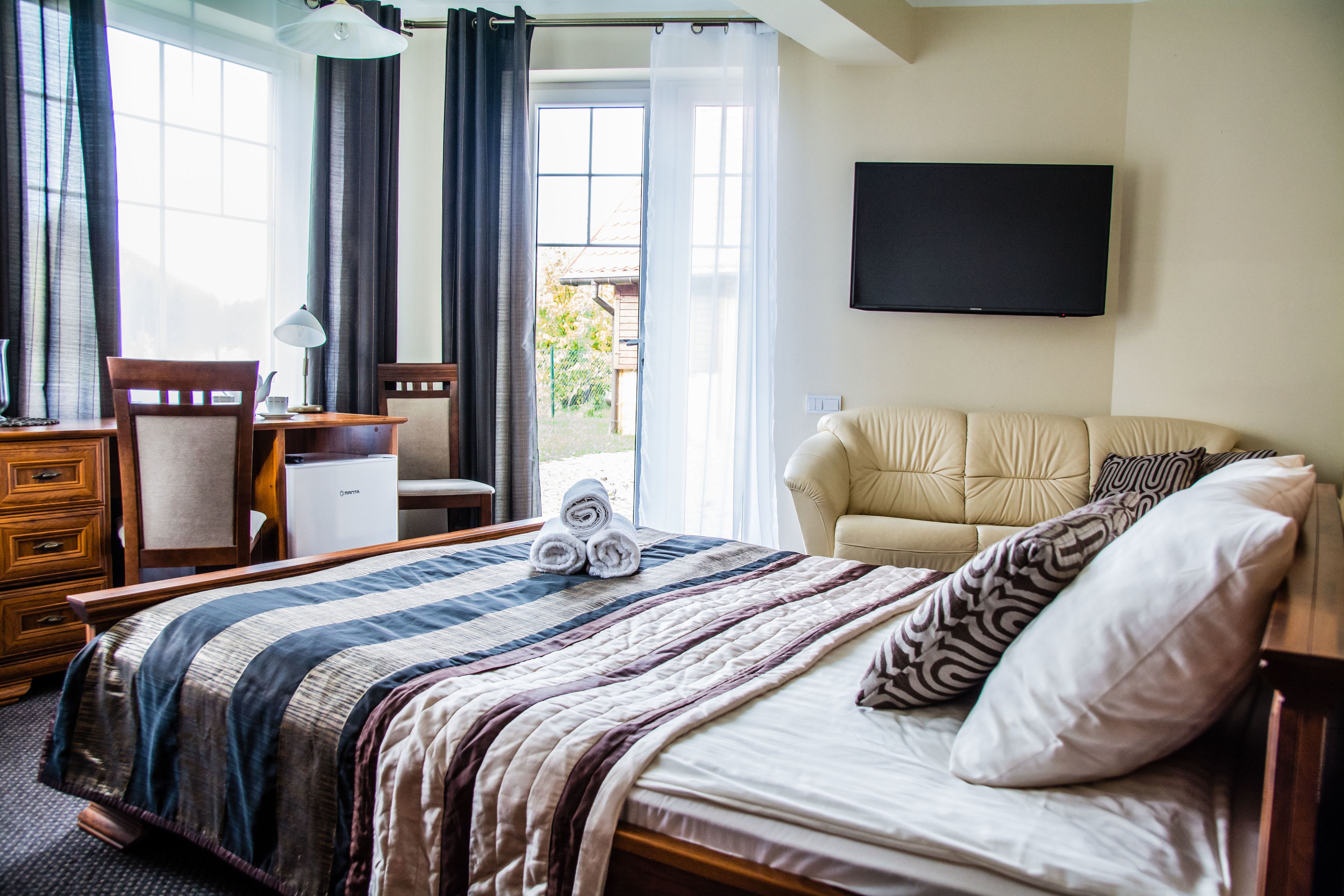 Habitación estándar doble | Escritorio, sistema de insonorización, tabla de planchar con plancha