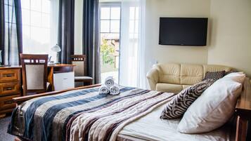 Standard Double Room | Desk, soundproofing, iron/ironing board, cribs/infant beds