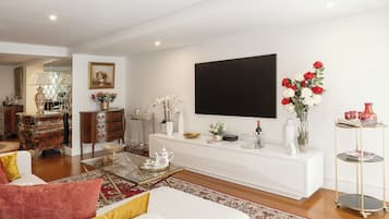 Appartement Deluxe, 1 grand lit | Coin séjour | Télévision LED, console de jeux vidéo, lecteur de DVD, ordinateur