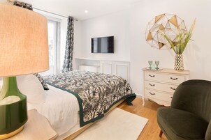 Caja de seguridad en la habitación y decoración personalizada 