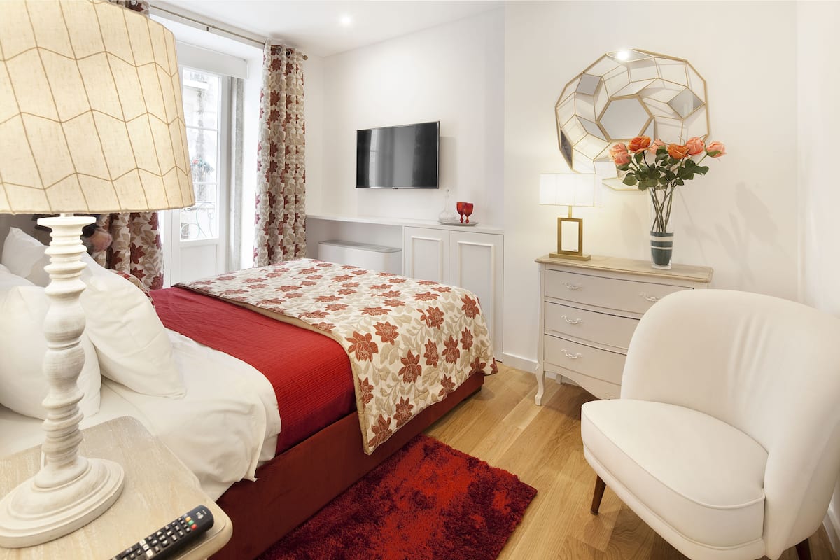 Standard Apartment, 1 Bedroom, City View | In-room safe, blackout drapes, soundproofing, iron/ironing board