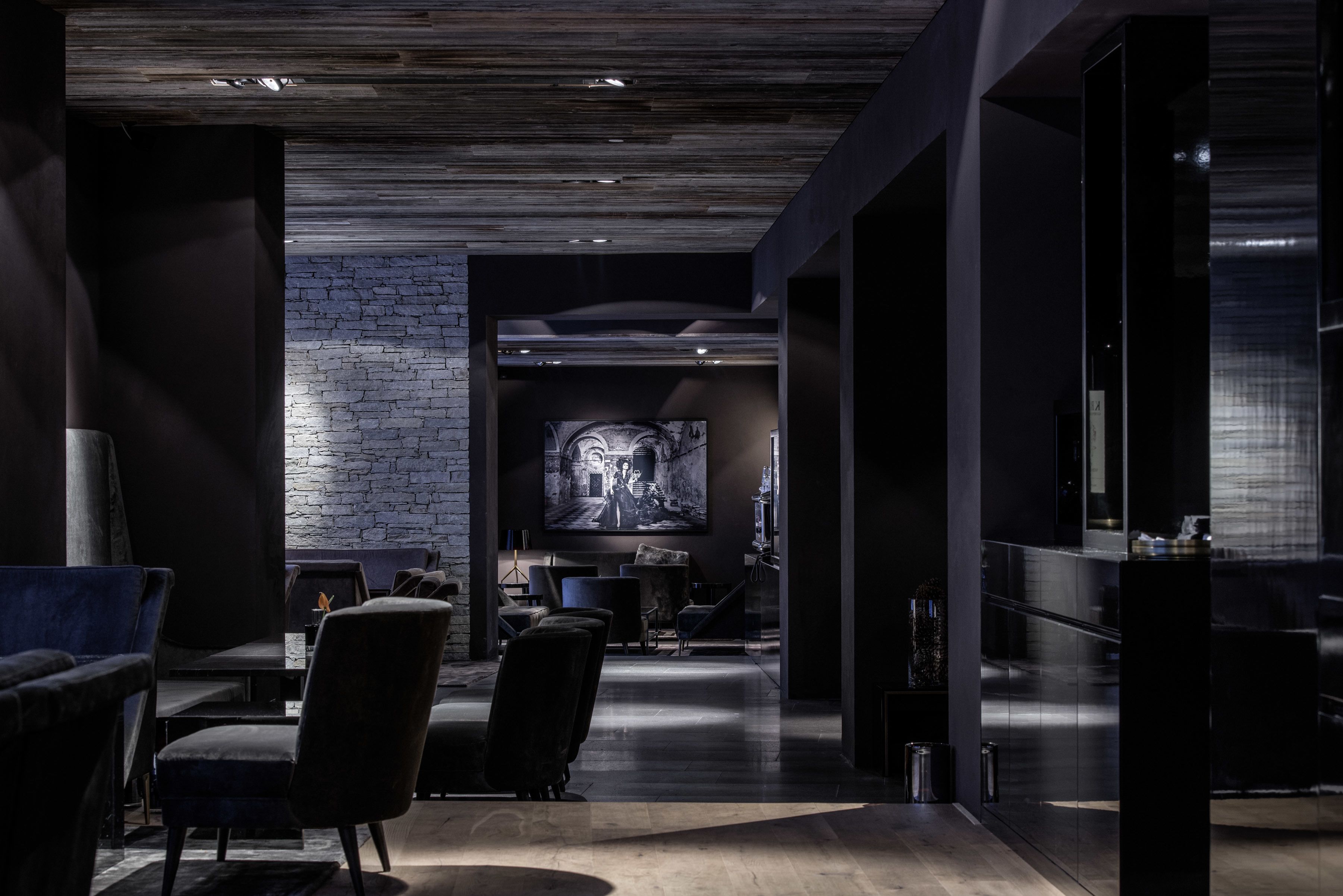 serves lunch and dinner