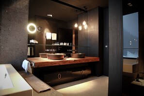 Free toiletries, hair dryer, bathrobes, slippers - Hotel Zhero - Ischgl/Kappl (Kappl)