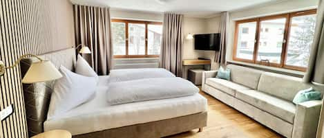 Comfort Triple Room, 1 Bedroom, Non Smoking, Mountain View