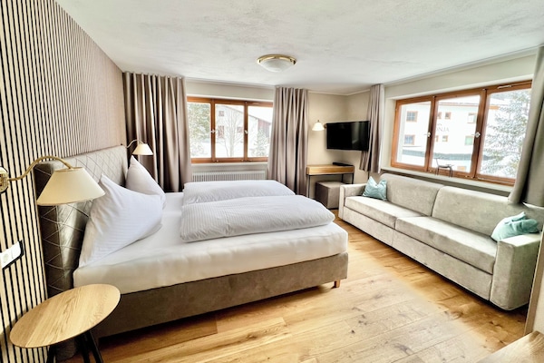 Comfort Triple Room, 1 Bedroom, Non Smoking, Mountain View | Individually decorated, desk, blackout drapes, free WiFi