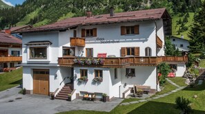 Front of property - Haus Schrofenstein (Lech am Arlberg)