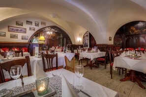 Dagelijks ontbijtbuffet (EUR 12.90 per persoon)