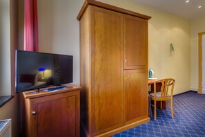 Standard Single Room | Living area