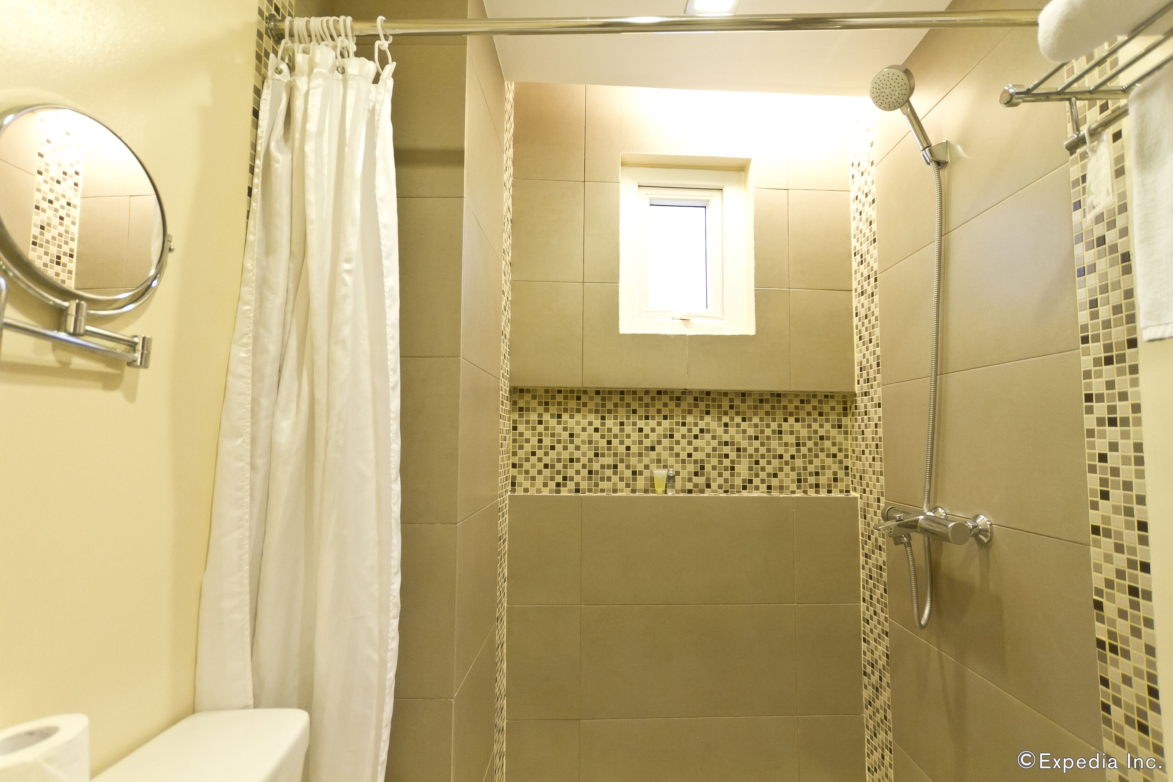 superior room, 1 queen bed, non smoking | bathroom | shower, free toiletries, hair dryer, bidet