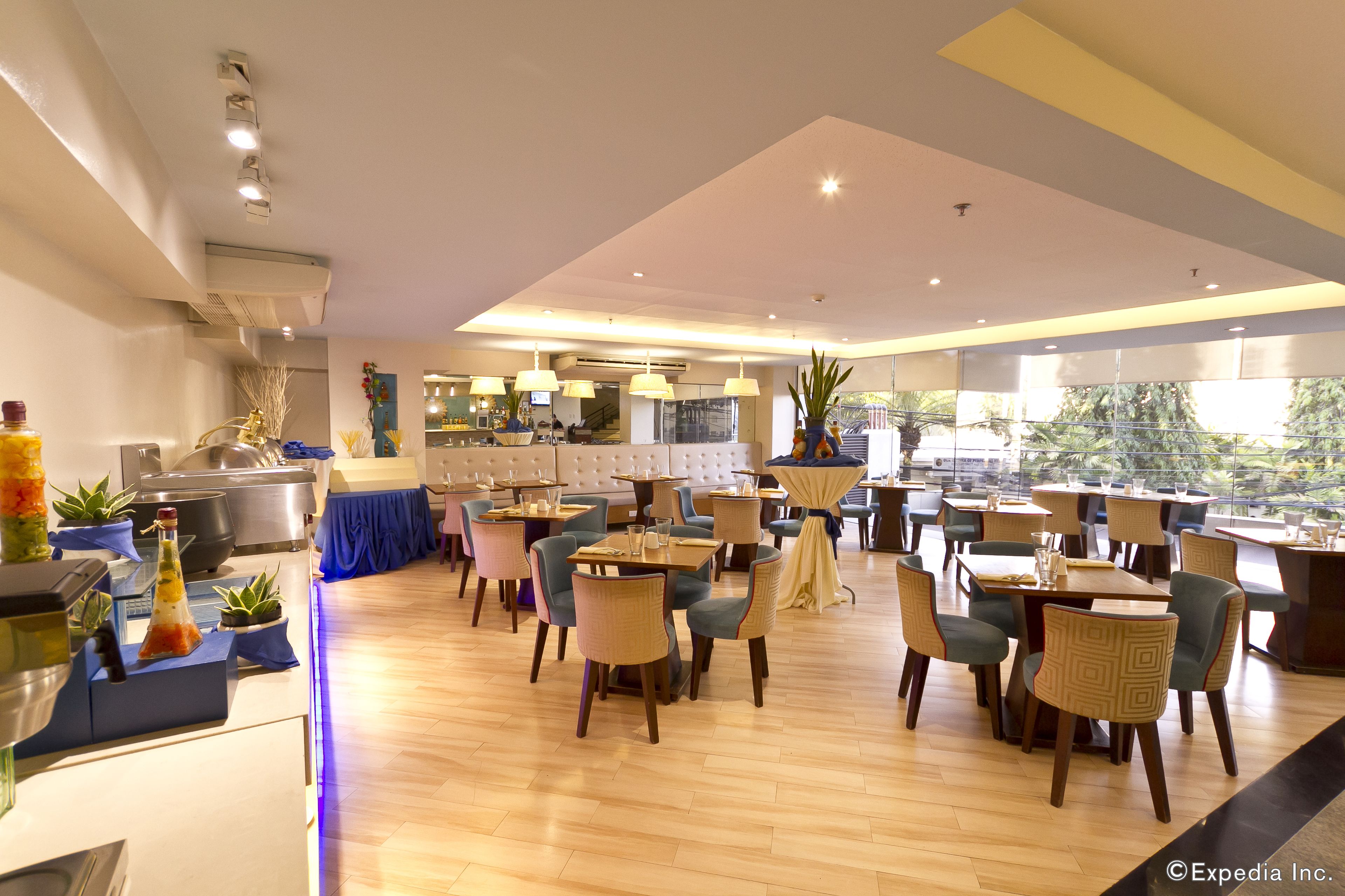 Petit déjeuner buffet (498 PHP par personne)