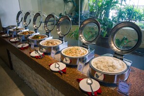 Daily buffet breakfast (PHP 650 per person)