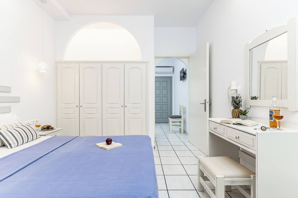 Deluxe Apartment, 2 Bedrooms, Ground Floor | 2 bedrooms, premium bedding, in-room safe, individually decorated