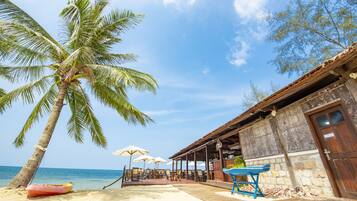 2 ravintolaa, joissa tarjoillaan aamiainen