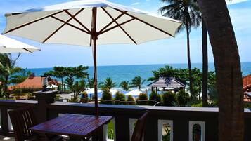 2 ravintolaa, joissa tarjoillaan aamiainen