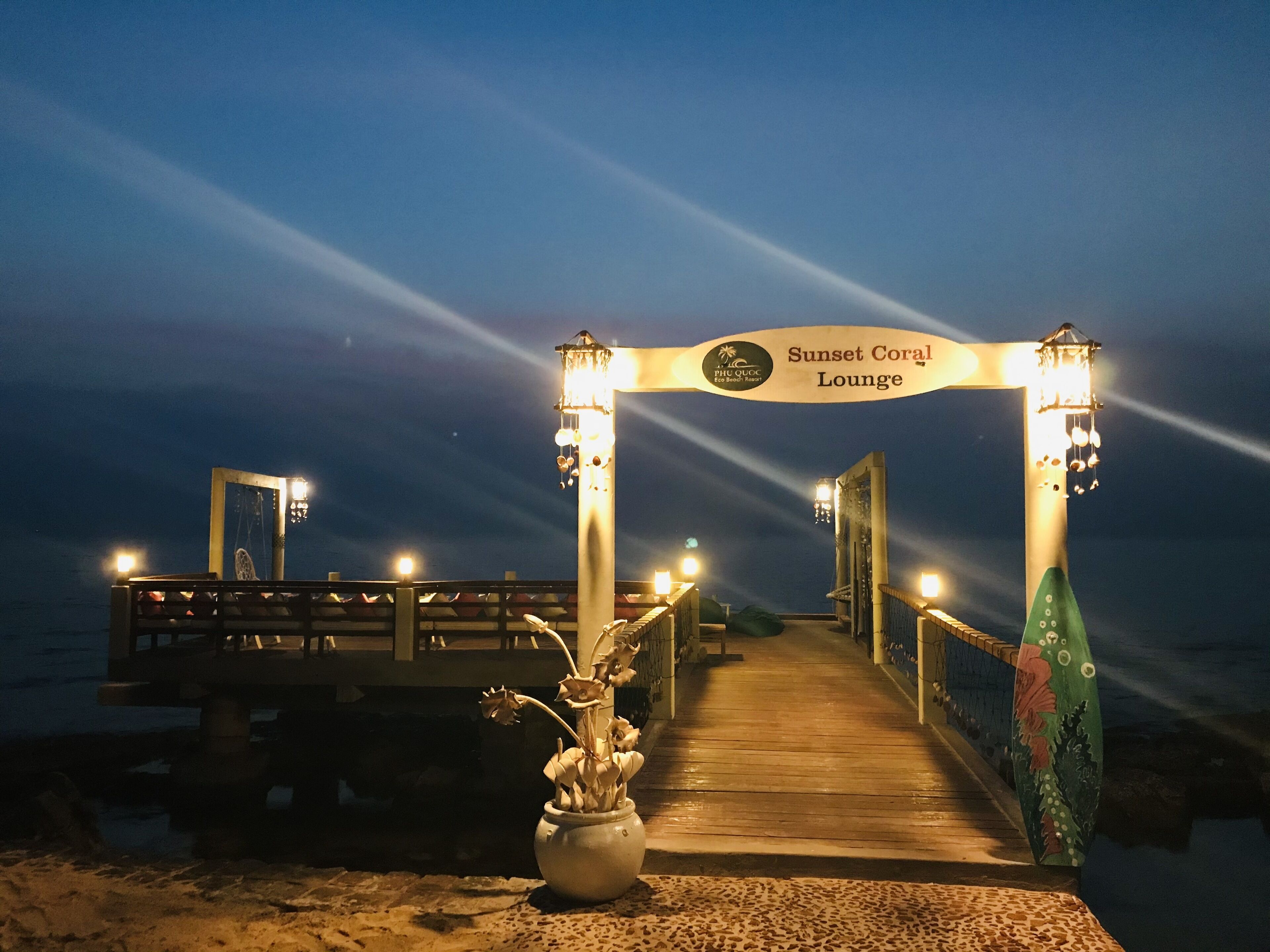 2 restaurants, breakfast served