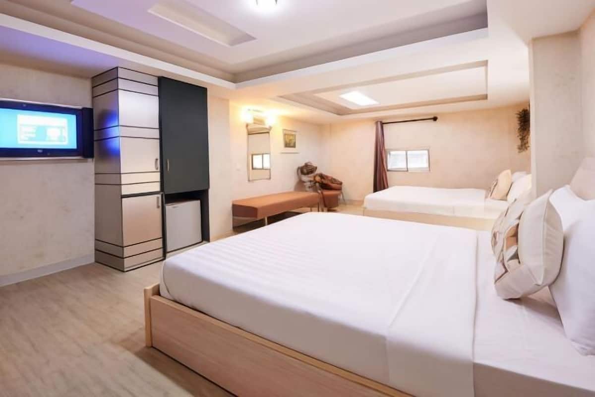 1 bedroom, minibar, in-room safe, desk