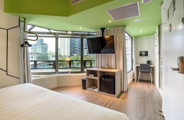 In-room safe, individually decorated, individually furnished, desk