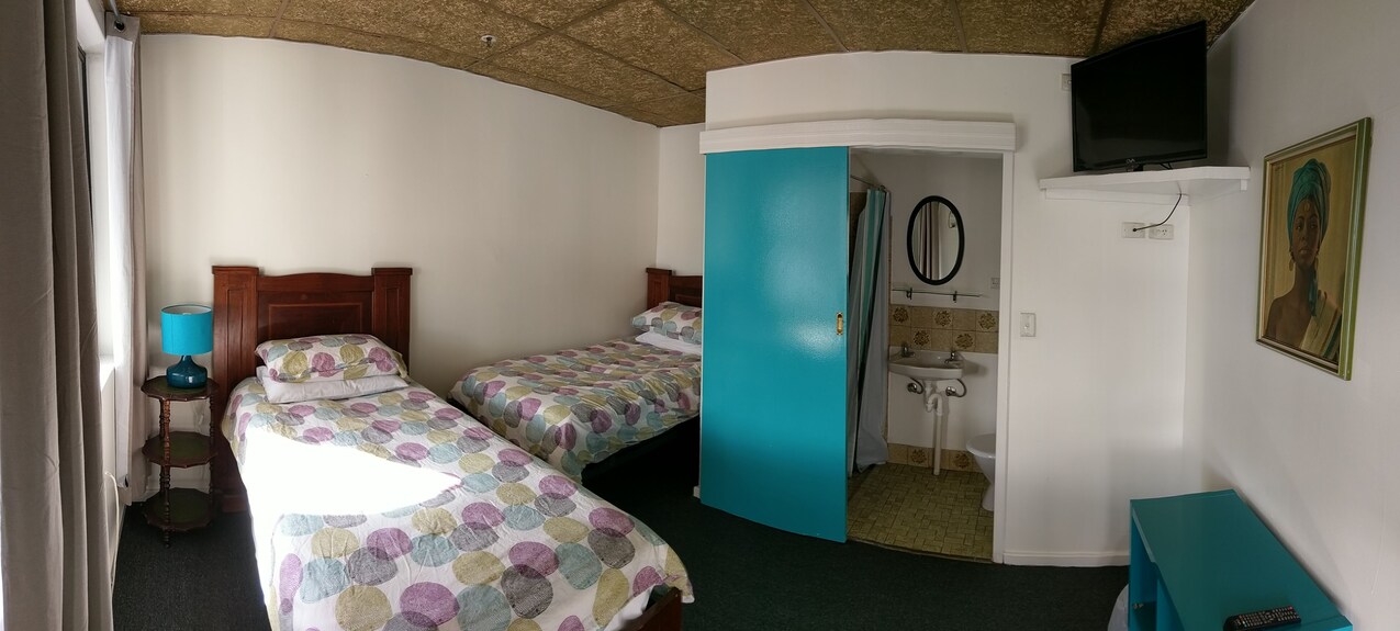 Adelaide Travellers Inn - Hostel Reviews, Deals & Photos 2026 - Expedia Adelaide Travellers Inn - Hostel Reviews, Deals & Photos 2026 - Expedia