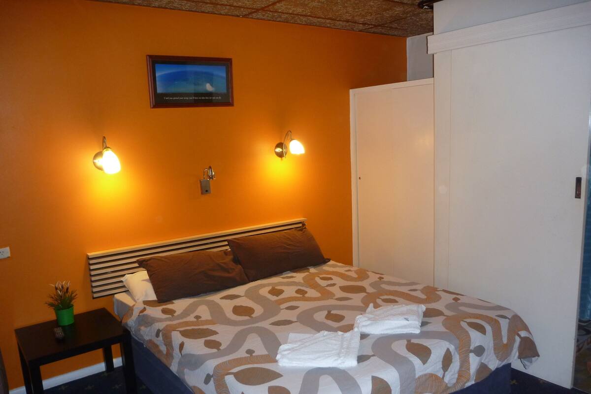 Double Room, Ensuite | Bed sheets