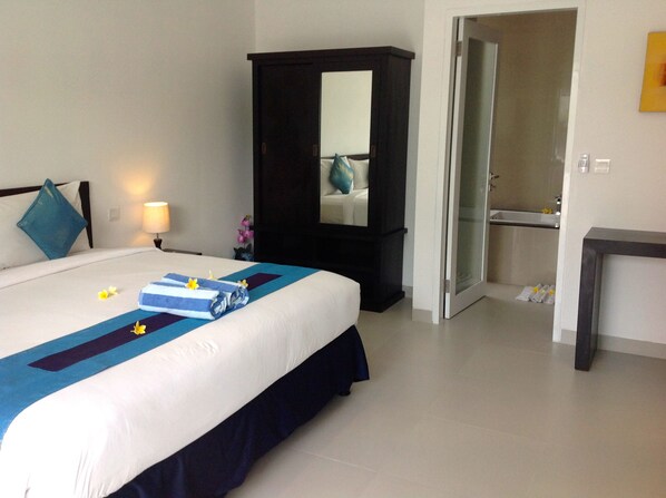 4 bedrooms, minibar, in-room safe, individually decorated - Villa Sari Agung (Canggu)