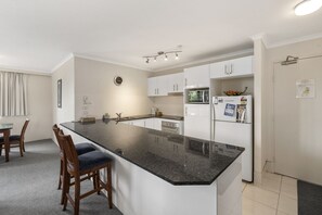 Apartment, 1 Bedroom, Pool View | Private kitchen | Full-size fridge, microwave, oven, stovetop