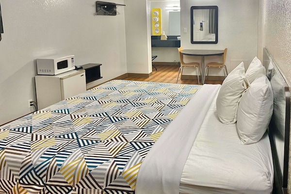 WiFi (free), bed sheets