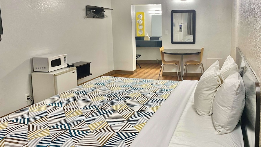 Motel 6 Huntington, WV