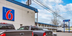 Exterior - Motel 6 Huntington, WV (Huntington)