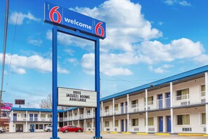 Exterior - Motel 6 Huntington, WV (Huntington)