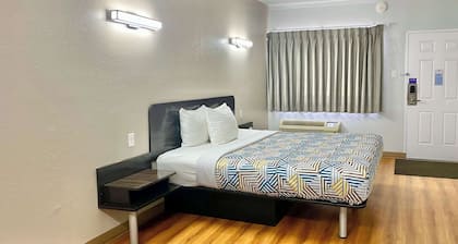 Motel 6 Huntington, WV