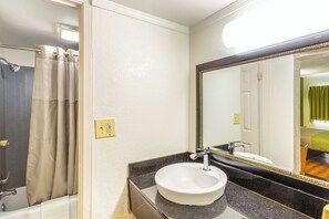 Ensemble douche/baignoire, serviettes fournies