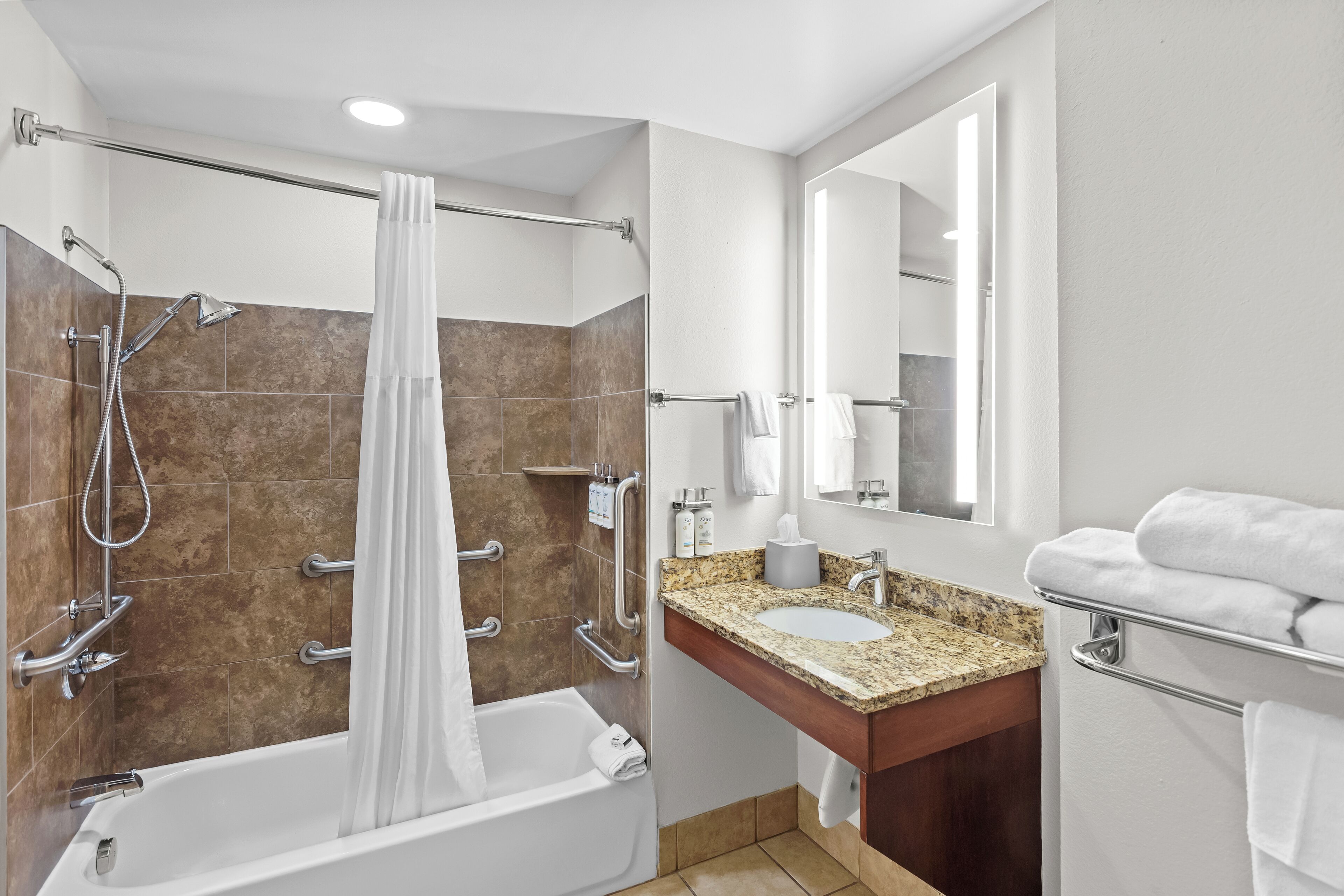 combined shower/bathtub, free toiletries, hair dryer, towels