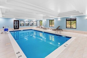 Pool - Holiday Inn Express Hotel & Suites Cross Lanes by IHG (Cross Lanes)