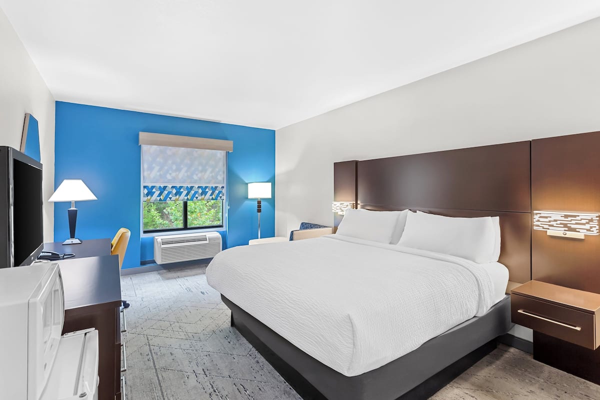 Egyptian cotton sheets, premium bedding, pillow-top beds, desk