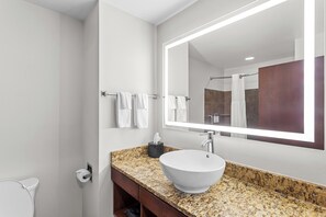 Combined shower/tub, free toiletries, hair dryer, towels - Holiday Inn Express Hotel & Suites Cross Lanes by IHG (Cross Lanes)