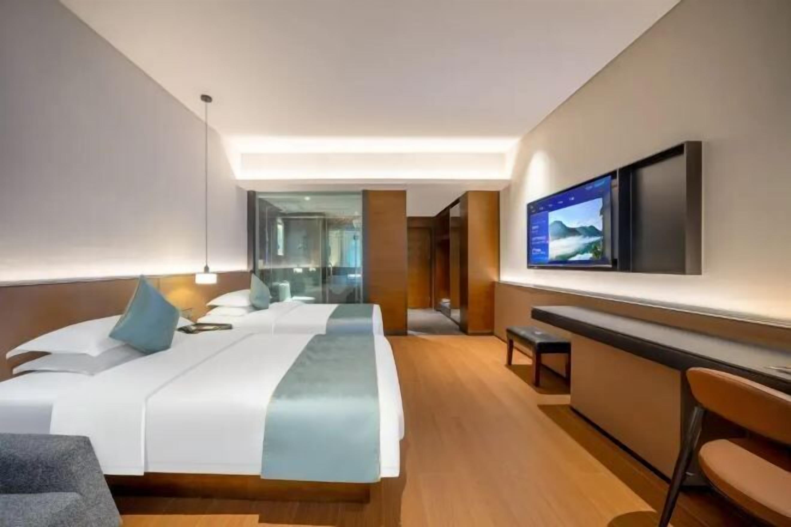 Minibar, in-room safe, alarm clocks