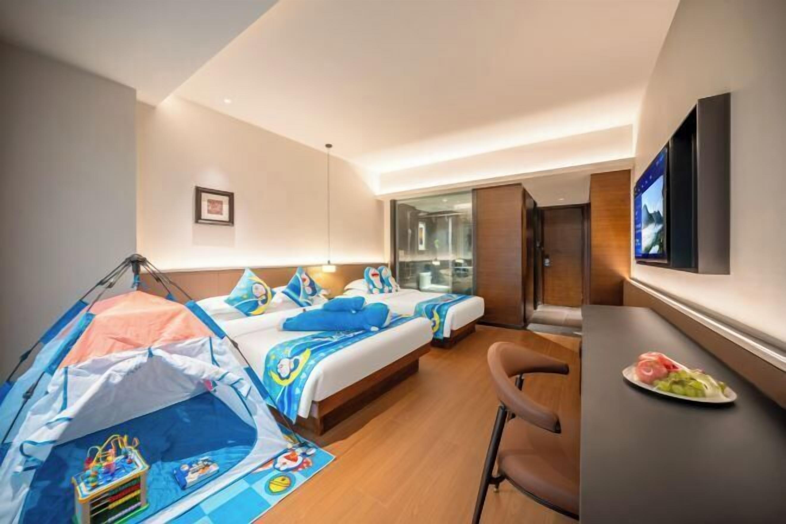 Minibar, in-room safe, alarm clocks