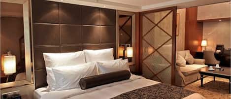 迷你吧、客房内保险箱、办公桌、熨斗/熨衣板